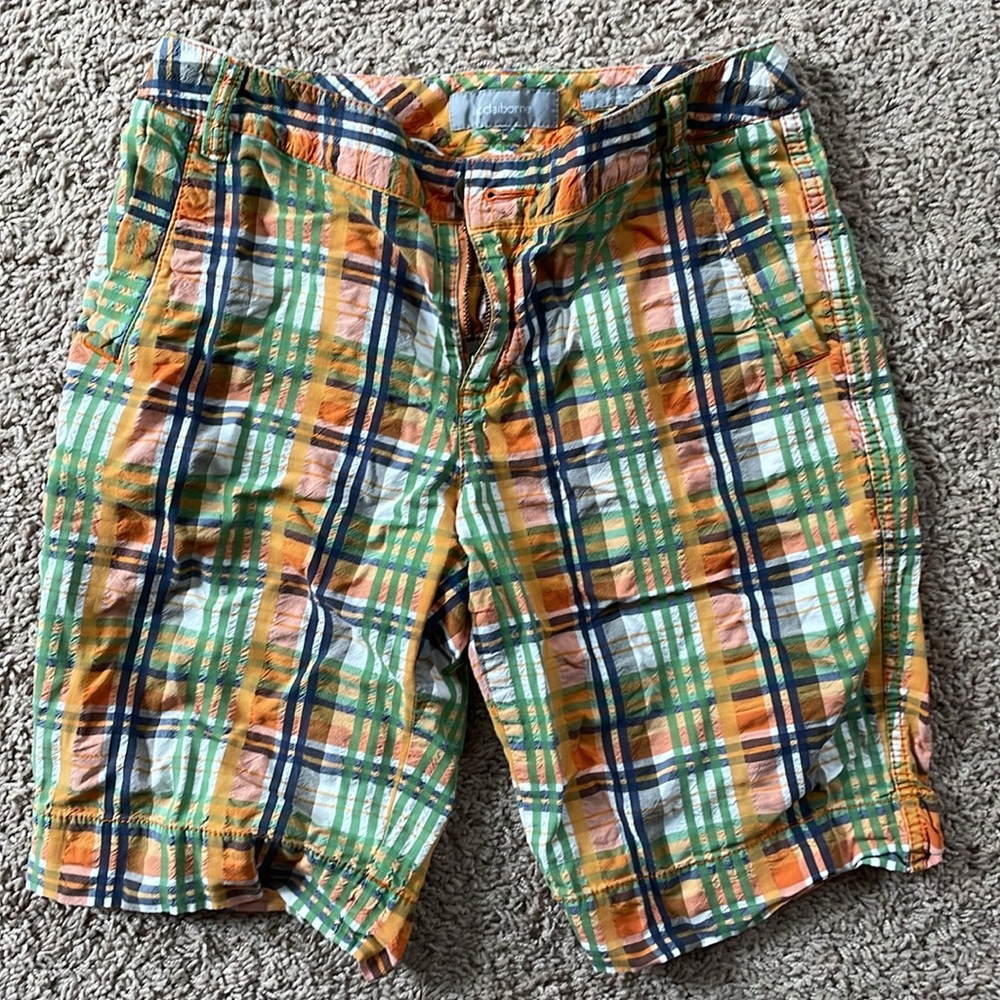 Liz Claiborne Sloane shorts. Size 4. Good condition, smoke and pet free home.